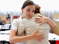 Tren Baru Job Hugging di Kalangan Gen Z dan Milenial, Apa Itu?