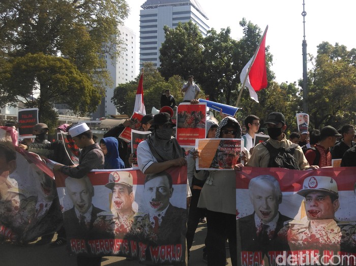 Massa Protes Kedatangan Presiden Mesir