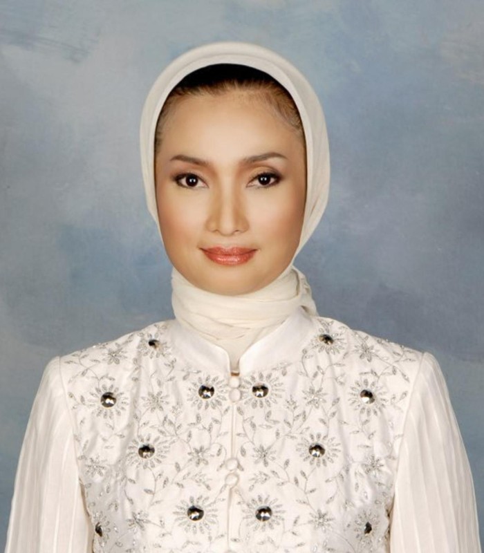 Pilwalkot Surabaya, Lucy Minta Risma Mengalah