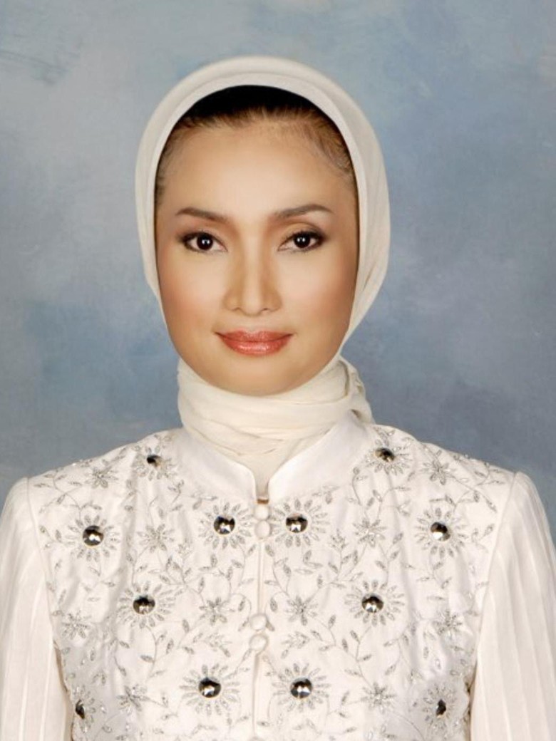 Mengenal Lucy Kurniasari, Ning Surabaya Calon Penantang Risma Mengenal Lucy Kurniasari, Ning Surabaya Calon Penantang Risma
