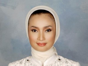 Mengenal Lucy Kurniasari, Ning Surabaya Calon Penantang Risma