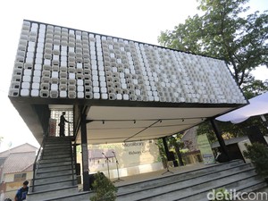 Unik, Perpustakaan di Bandung Dibuat dari 2.000 Ember Bekas Es Krim