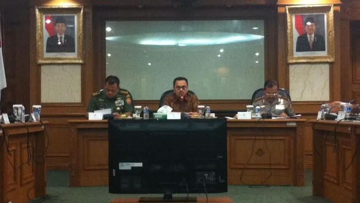Menteri ESDM, Kapolri, dan Panglima TNI Rapat Penanganan Bencana Asap