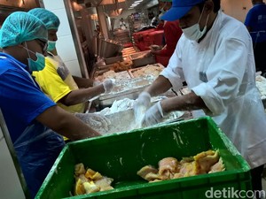 Melihat Perusahaan Katering Makkah Meramu Menu di Pagi Hari