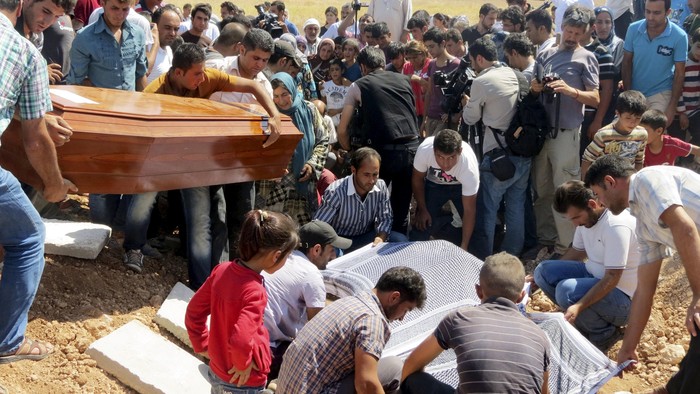 Balita Imigran yang Terdampar di Pantai Dimakamkan di Suriah