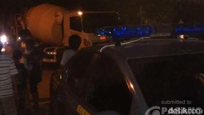 Tabrakan dengan Truk Molen di Duren Sawit, Pemotor Tewas