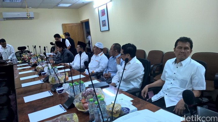 13 Anggota DPR Kunjungan Kerja ke Tanah Suci