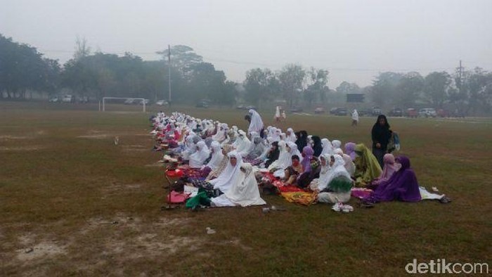 Warga Salat Istisqa, Minta Hujan Agar Asap Hilang dari Pekanbaru