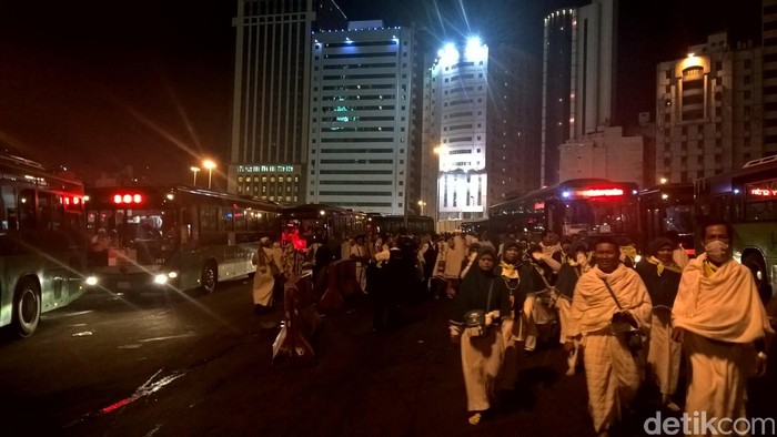 Tunggu Wukuf Sambil Shopping, Gimana Ya?