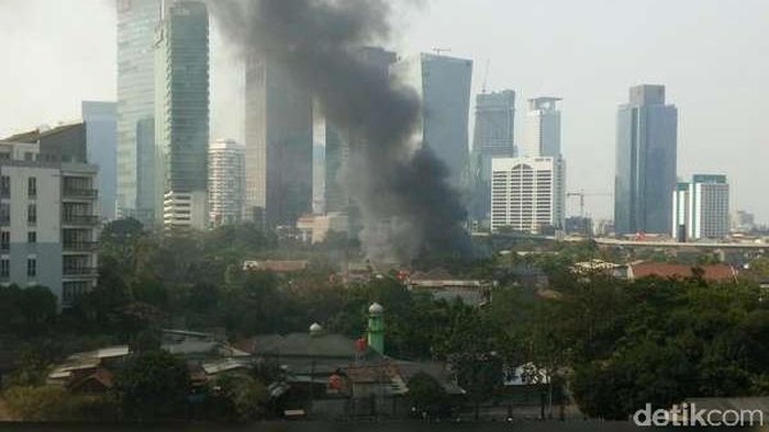 Lapak Pemulung di Kawasan Jl Garnisun Semanggi Terbakar