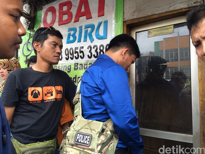 Razia Pil Biru di Cililitan, Petugas Amankan Obat Kuat Ilegal