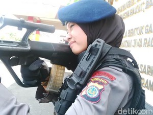 Penilaian Atasan soal Kemampuan Menembak dan Hijab Brimob Cantik Bripda Adri