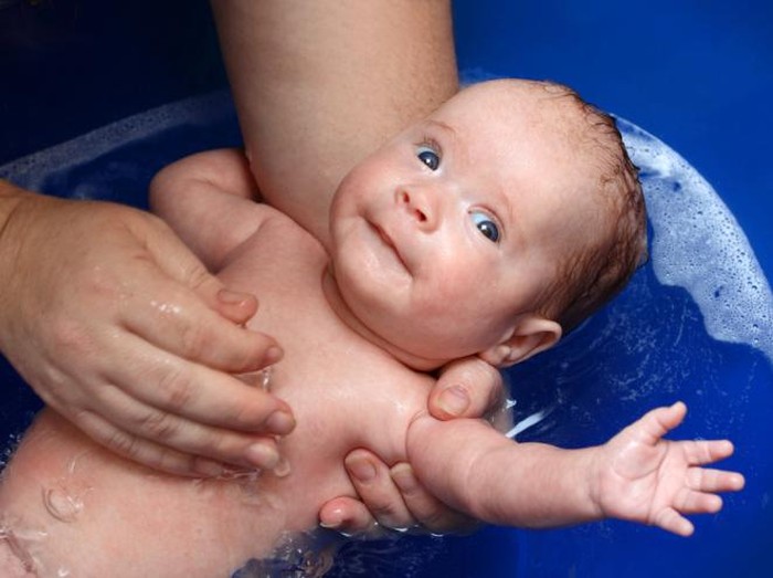 Jangan Salah Ya Bunda, Rambut Bayi pun Bisa Bau Lho