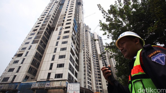 Ditengah kondisi ekonomi yang carut marut, pasar properti khususnya hunian vertikal kelas premium laris manis diburu konsumen, Rabu (9/9/2015). 1Park Avenue, apartemen kelas premium milik Intiland adalah salah satunya yang dalam kurun waktu kurang dari 3 tahun sudah 88 persen terjual habis. Rachman Haryanto/detikcom.