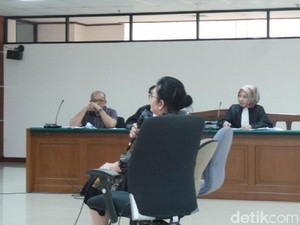 Siti Fadilah Bantah Almarhum Suaminya Terima Uang Terkait Alkes Flu Burung