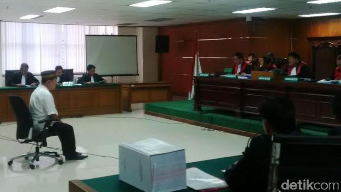 Panitera PTUN Medan Jalani Sidang Perdana di PN Tipikor
