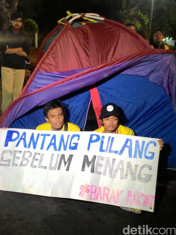 Demo Mahasiswa BEM Jabodetabek di Depan Istana Akhirnya Bubar