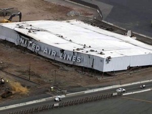 Hanggar di Bandara New Jersey AS Tiba-tiba Roboh, 4 Orang Luka