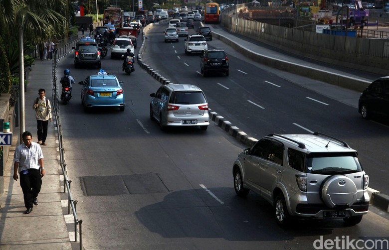 Sebagian Trotoar Sudirman-Thamrin Bakal Dibuat dari Kaca Transparan Sebagian Trotoar Sudirman-Thamrin Bakal Dibuat dari Kaca Transparan