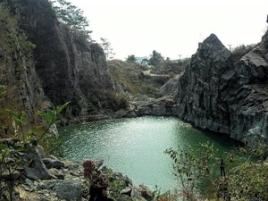 Danau Batu Bacan & 8 Destinasi Seru untuk Libur Lebaran di Sukabumi