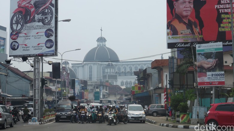 Kabut Asap Pontianak Kabut asap tipis menyelimuti kota Pontianak, Kalimantan Barat