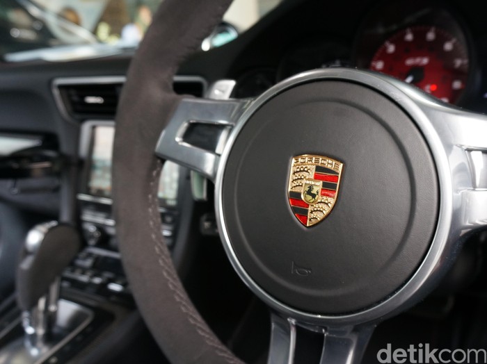 Porsche Buka Diri untuk Pengungsi di Jerman