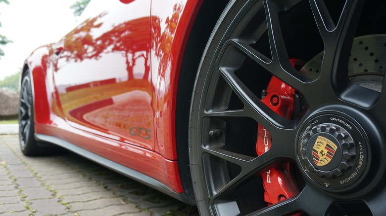 Pelek mobil Porsche (Foto: M Luthfi Andika) Pelek mobil Porsche (Foto: M Luthfi Andika)