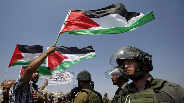 Israel Hancurkan Rumah Pria Palestina yang Tikam Mati Warganya Israel Hancurkan Rumah Pria Palestina yang Tikam Mati Warganya