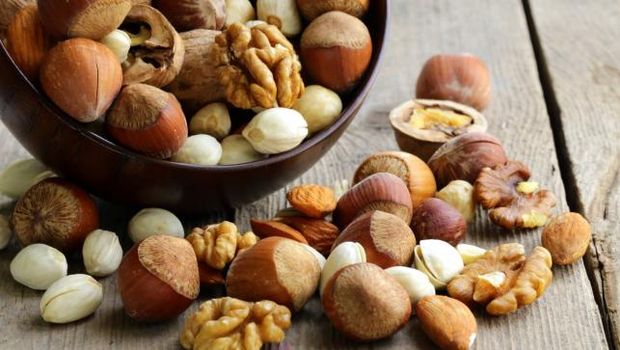 Mix nuts (almonds, hazelnuts, walnuts)