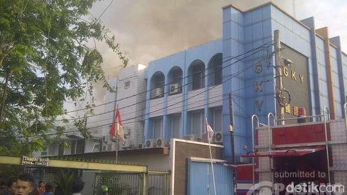 Kebakaran di Kelapa Gading Timur, 8 Mobil Damkar Dikerahkan