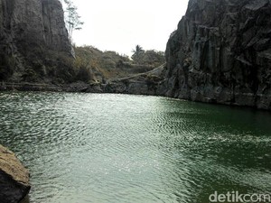 Ini Penampakan Danau Bacan Sebelum dan Sesudah Terisi Air