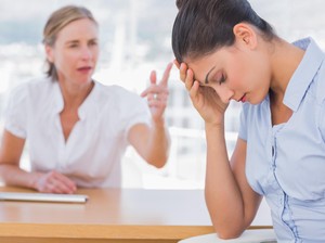 Jangan Langsung Resign, Ini Cara Menghadapi Bos yang Sikapnya Menyebalkan