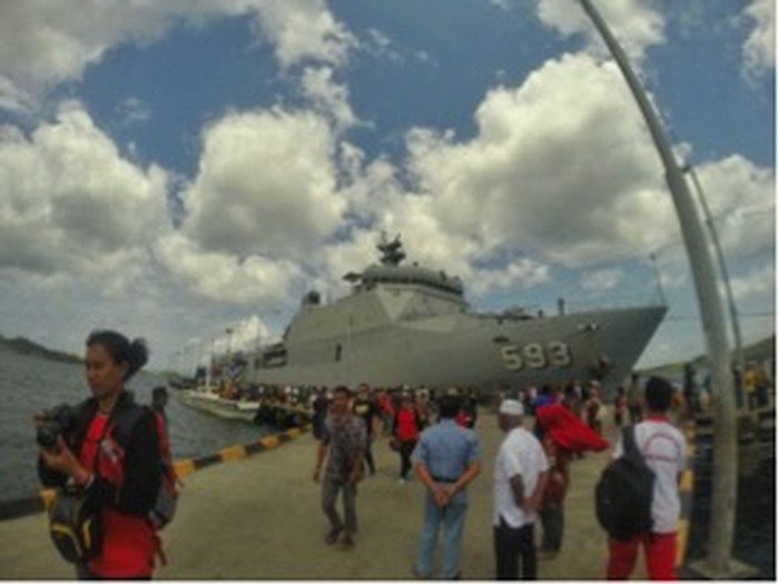 Tim Ekspedisi Bhakti Kesra Nusantara 2015 Merapat ke Pulau Banggai