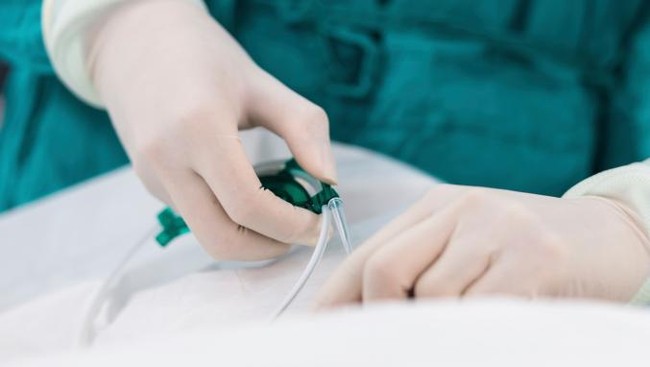 Wow, Orang-orang Ini Dibedah Tanpa Bius dan Tetap Bisa Melakukan Sesuatu