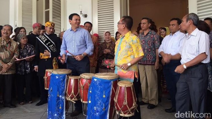 Hei Pengantin, Boleh Foto Pre-Wedding Gratis di Balai Kota Loh!