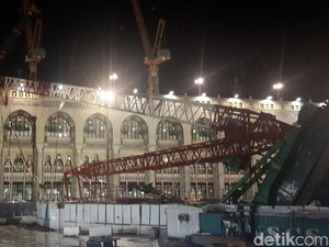 Video Detik-detik Jatuhnya Crane Diterjang Badai di Masjidil Haram