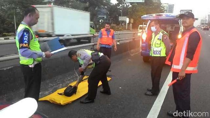Pejalan Kaki Tewas di Tol Cawang, Diduga Korban Tabrak Lari