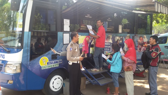 Kegiatan Samsat Keliling di TMP Kalibata