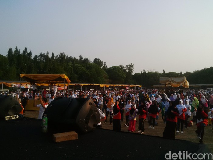 Jelang Munas, Ribuan Kader PKS Jalan Sehat dan Senam Pagi di Cibubur