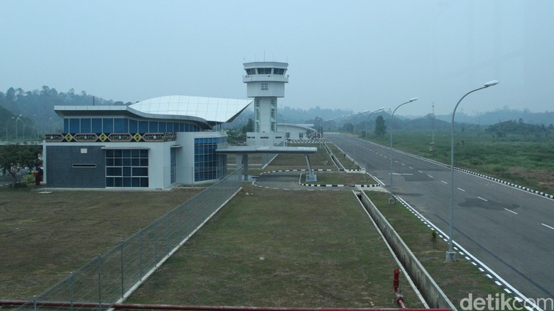 Begini Kerennya Bandara Kalimarau yang Dipuji Menhub Jonan Begini Kerennya Bandara Kalimarau yang Dipuji Menhub Jonan