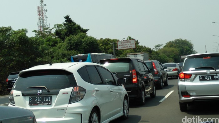 Jelang Libur Panjang: Tol Cikampek Macet 14 Km, Tol JORR 28 Km