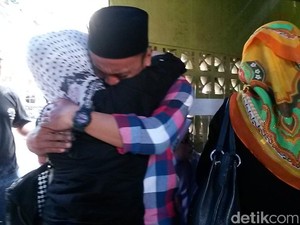 Wakil Wali Kota Bandung Peluk Keluarga Adang Joppy: Sing Sabar dan Ikhlas