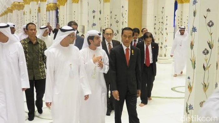 Presiden Jokowi Terpukau dengan Masjid Agung Sheikh Zayed di Abu Dhabi