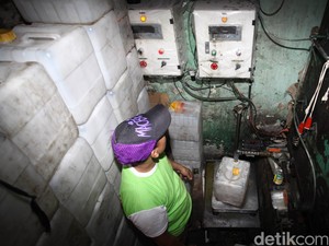 April 2017, Minyak Curah di Bandung Dijual Kemasan