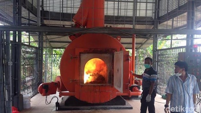 Polisi Musnahkan 1,5 Ton Ayam Berformalin di Tangerang