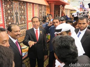 Blusukan di Supermarket Abu Dhabi, Jokowi Diiringi Lagu Indonesia Raya