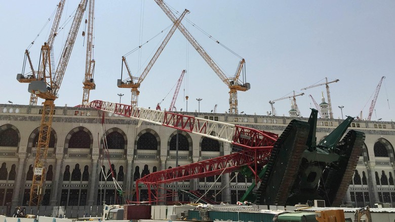 Warga Gowa Korban Crane Roboh Berharap Segera Terima Santunan Raja Salman Warga Gowa Korban Crane Roboh Berharap Segera Terima Santunan Raja Salman