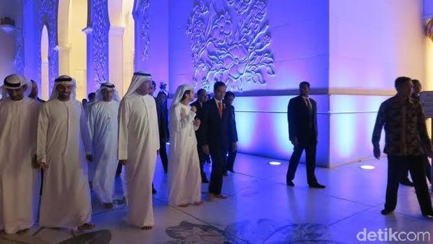 Presiden Jokowi Terpukau dengan Masjid Agung Sheikh Zayed 