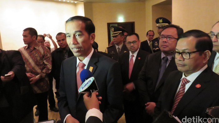 Jokowi: Siapa Bilang Proyek Kereta Cepat Batal?