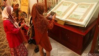 Wisata Balai Kota rencananya akan dibuka rutin Sabtu-Minggu setiap pukul 09.00-17.00 WIB untuk objek bagian dalam gedung, dan hingga pukul 20.00 WIB untuk objek bagian luar.